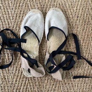 Soludos lace up espadrille black & tan